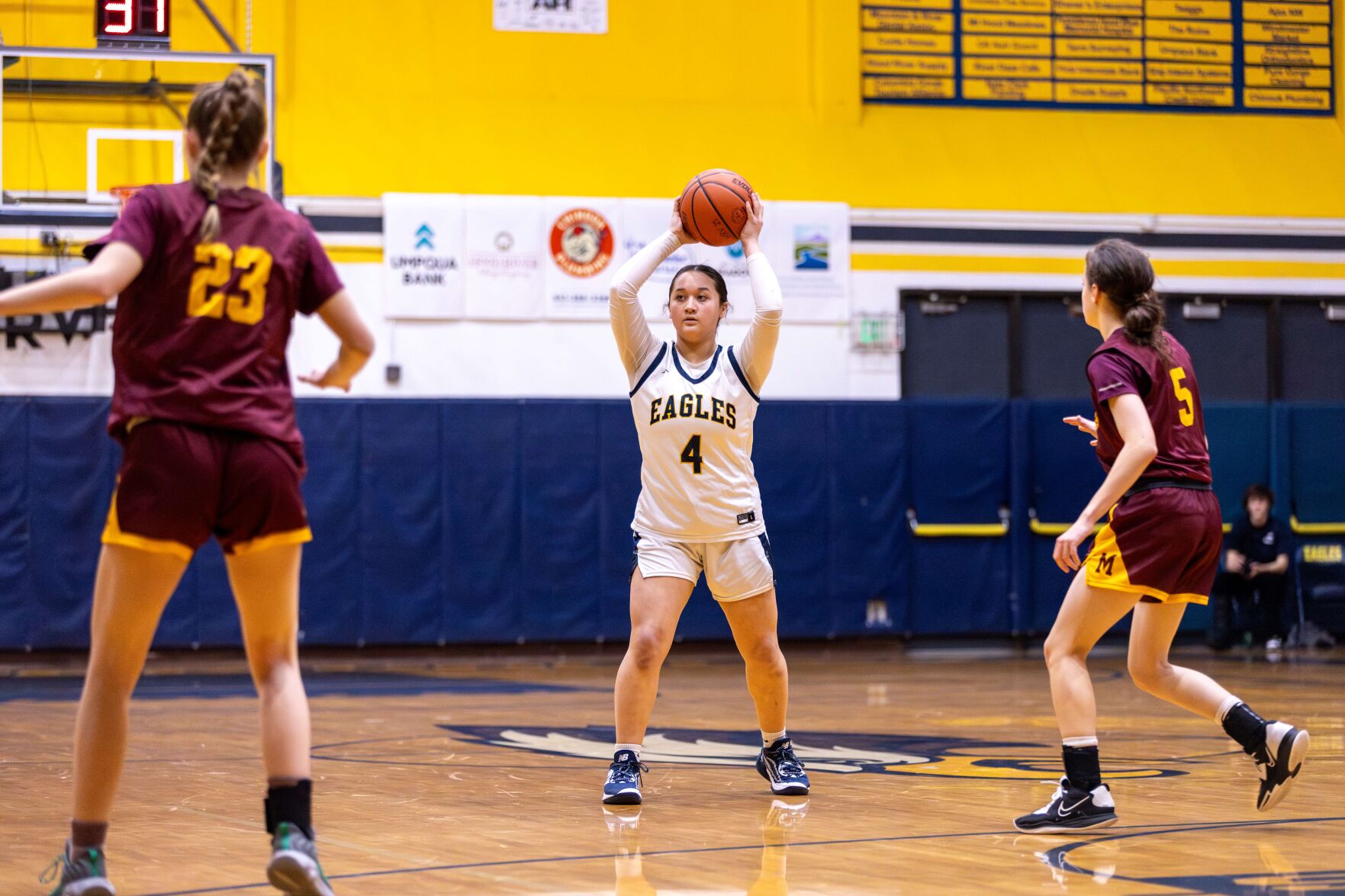 La Salle basketball sweeps Eagle boys, girls